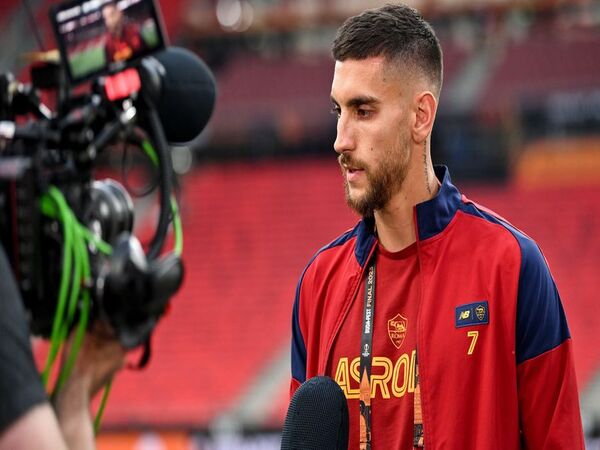 Setelah musim lalu keluar sebagai juara UEFA Conference League, Lorenzo Pellegrini bertekad membawa AS Roma memenangkan Liga Europa dengan mengalahkan Sevilla / via Getty Images