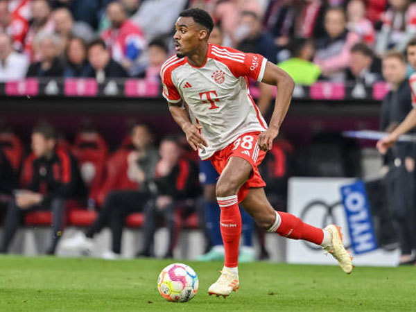 Manchester City Saingi Liverpool untuk Mendapatkan Ryan Gravenberch