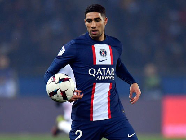Bek sayap PSG, Achraf Hakimi.