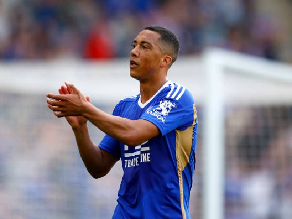 Youri Tielemans berpisah dengan Leicester City