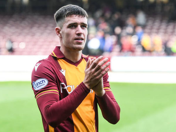 Burnley dan Torino Bersaing Dapatkan Max Johnston