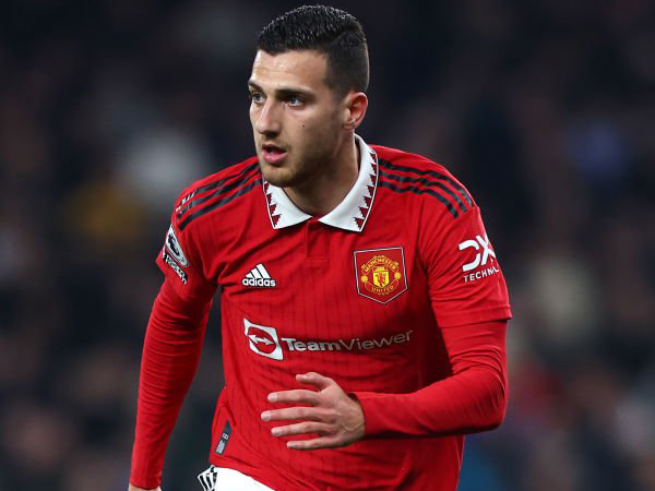 Bek sayap Manchester United, Diogo Dalot.