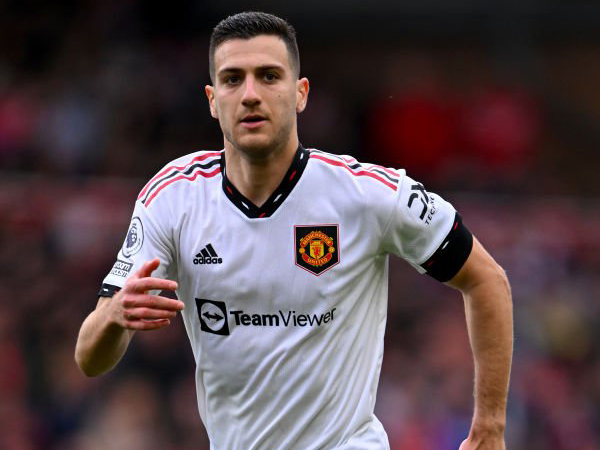 Bek sayap Manchester United, Diogo Dalot.