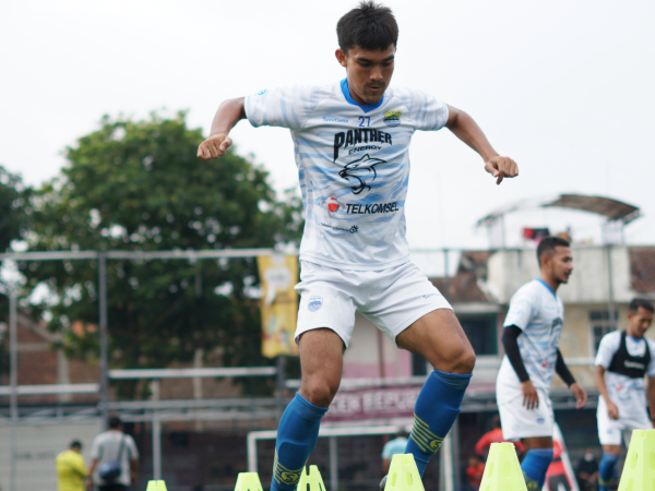 Bek kiri Persib, Zalnando