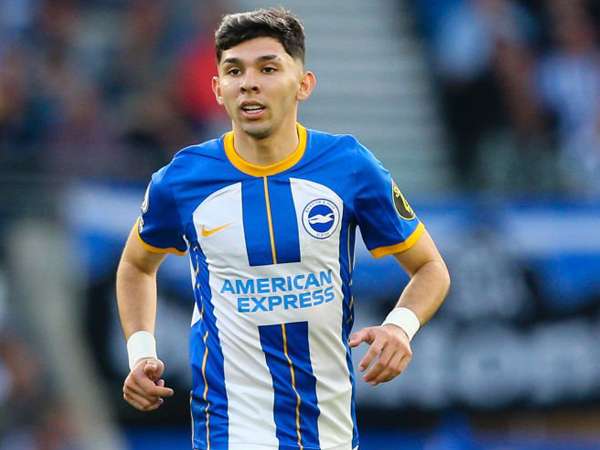 Penyerang Brighton & Hove Albion, Julio Enciso.