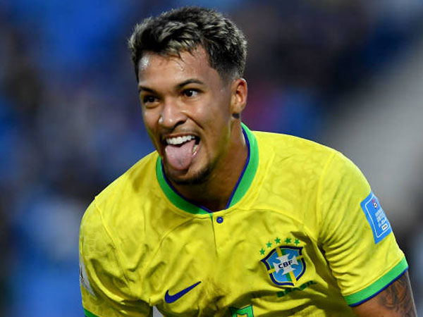 Newcastle United dan West Ham United Dikaitkan dengan Striker Santos