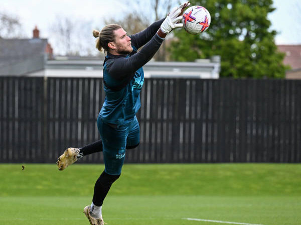 Newcastle United Ingin Pertahankannya, Loris Karius Belum Buat Keputusan