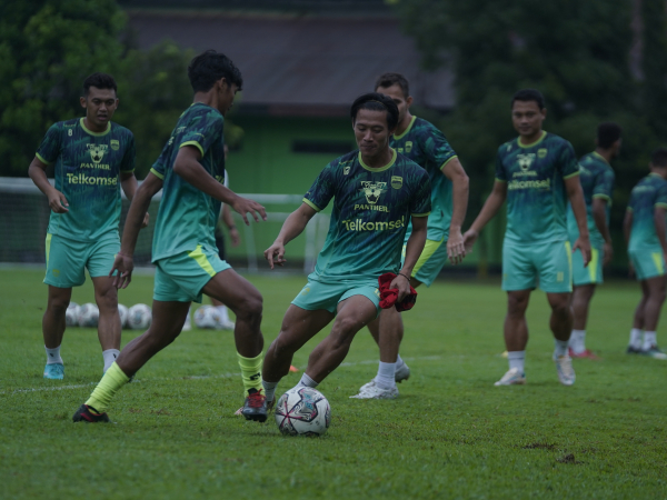 Pemain Persib ketika berlatih