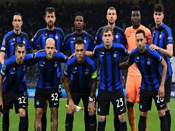 Seragam Inter Milan tidak lagi polosan jelang bergulirnya final Liga Champions menghadapi Manchester City pekan depan / via Getty Images