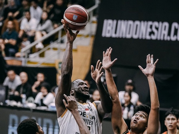 Center Dewa United, Anthony Johnson. (Images: IBL)