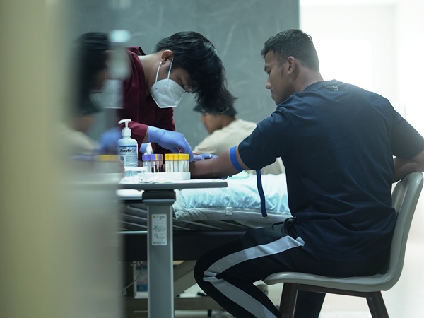 Teja Paku Alam ketika melakukan tes medis