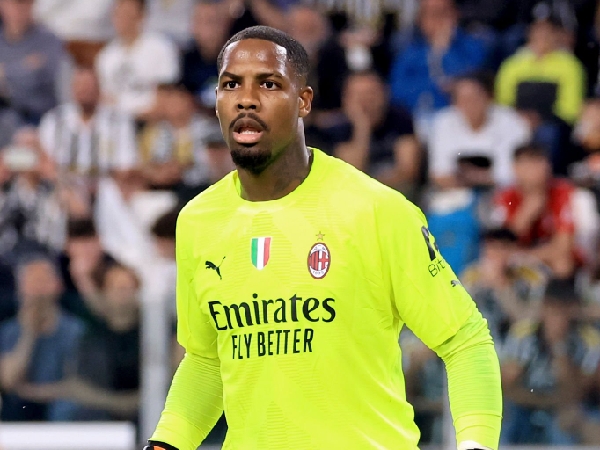 Chelsea tertarik dengan penjaga gawang AC Milan, Mike Maignan