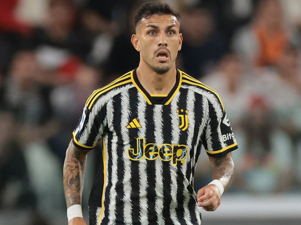 Gelandang Paris Saint-Germain, Leandro Paredes.