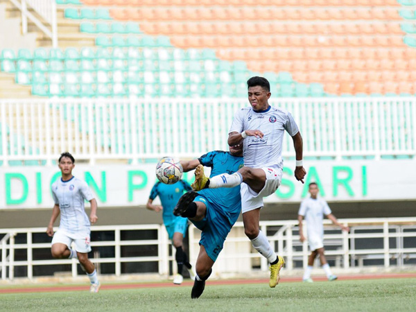 Penyerang Arema FC, Dedik Setiawan