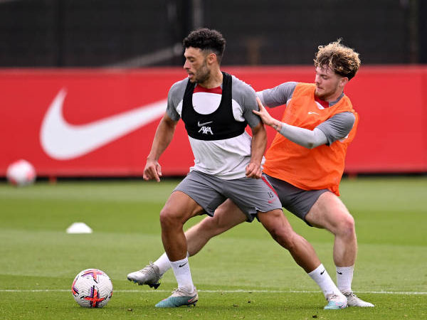 Aston Villa Dalam Pembicaraan untuk Datangkan Alex Oxlade-Chamberlain