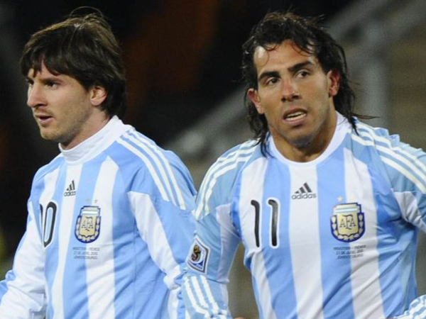 Carlos Tevez dan Lionel Messi