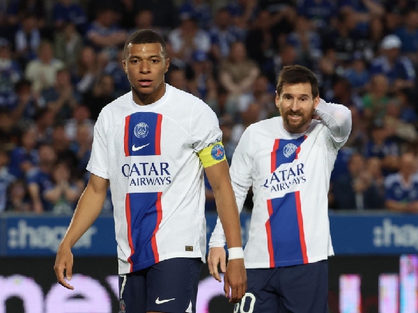 Kylian Mbappe akan berpisah dengan Lionel Messi