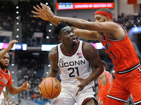 Los Angeles Lakers jalani workout dengan Adama Sanogo.