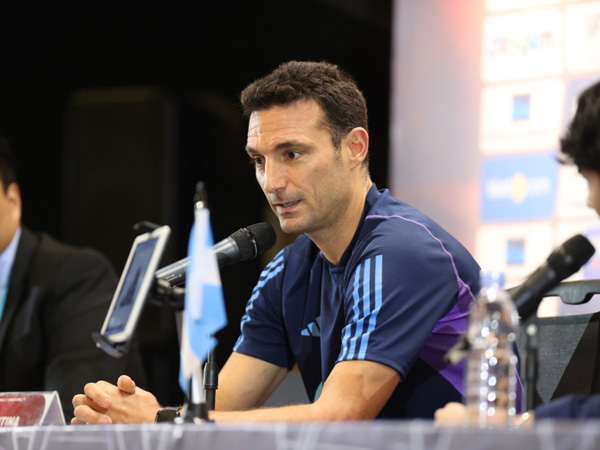 Pujian Scaloni untuk Timnas Indonesia dan Suporter