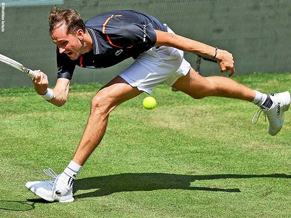 Daniil Medvedev Jatuh Bangun Amankan Tiket Perempatfinal Di Halle