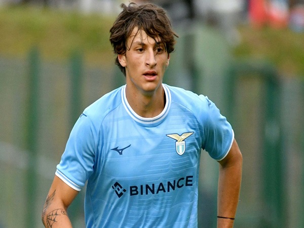 Defender muda Lazio