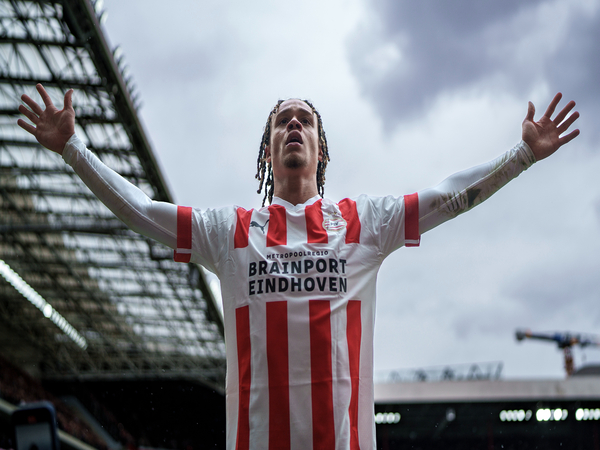 Setelah memukau bersama PSV Eindhoven, PSG dianggap gila kalau tidak memulangkan Xavi Simons ke Parc des Princes / via AFP