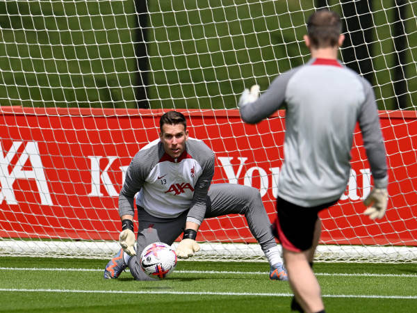 Liverpool Konfirmasi Adrian Dapat Perpanjangan Kontrak Satu Tahun