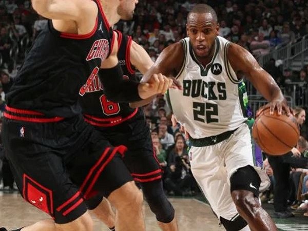 Milwaukee Bucks Akhirnya Berhasil Pertahankan Khris Middleton