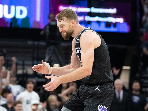 Sacramento Kings beri perpanjangan kontrak kepada Domantas Sabonis.