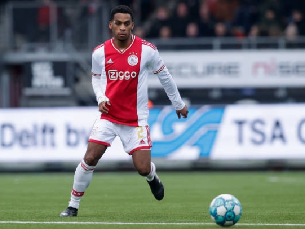 Jurrien Timber sedang menuju kepindahan ke Arsenal