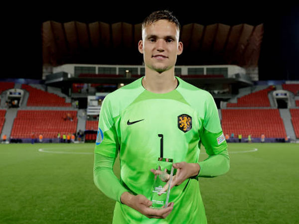 Brighton and Hove Albion Resmi Datangkan Bart Verbruggen dari Anderlecht