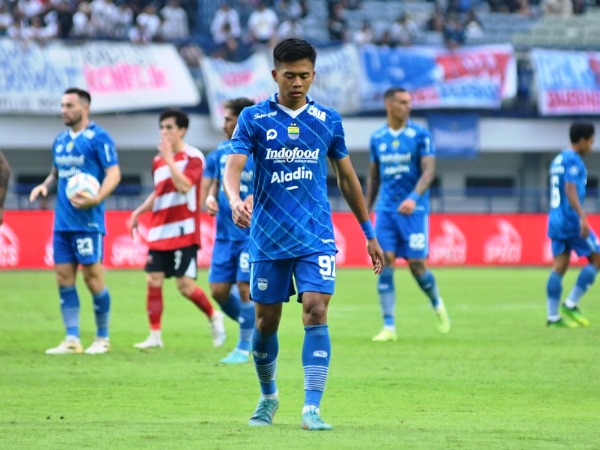 Bek kiri Persib, Edo Febriansah