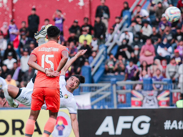 Anderson Nascimento mencetak gol indah ke gawang Borneo FC