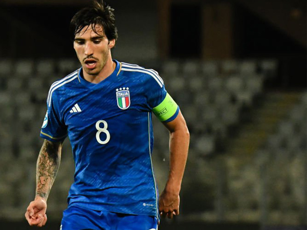 Gelandang AC Mila, Sandro Tonali.