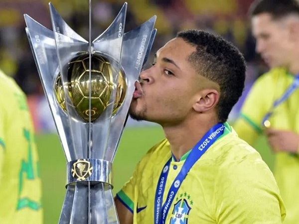 Barcelona Sepakati Harga untuk Memboyong Victor Roque