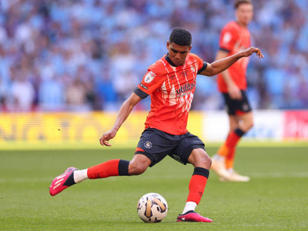 Burnley Masih Tertarik dengan Bek Sayap Leeds United, Cody Drameh