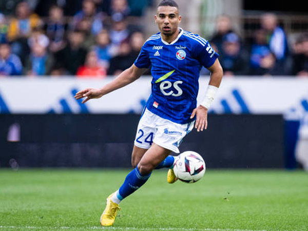 Incar Alexander Djiku, Nottingham Forest Hadapi Banyak Saingan