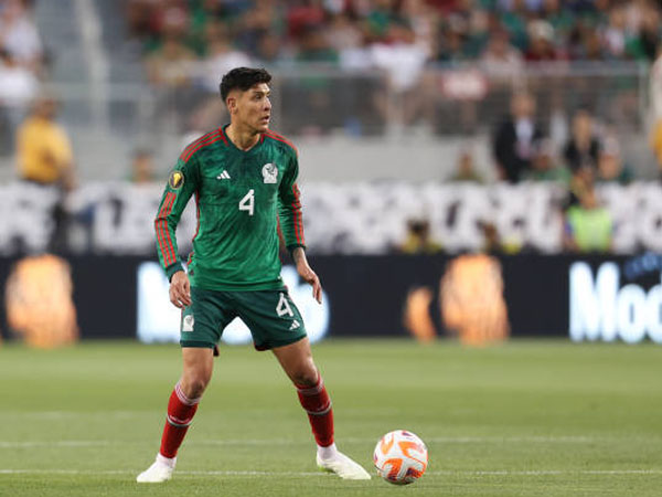 Jika Gagal ke Dortmund, West Ham United Ingin Coba Rekrut Edson Alvarez