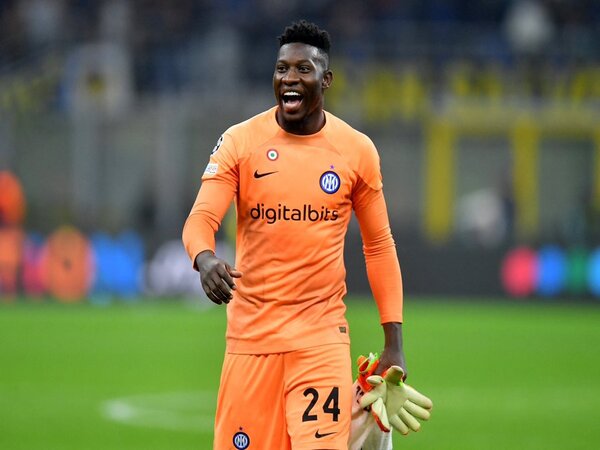 Kencang dirumorkan bakal ke MU, Javier Zanetti menyebut Andre Onana masih berstatus sebagai pemain Inter Milan / via Getty Images