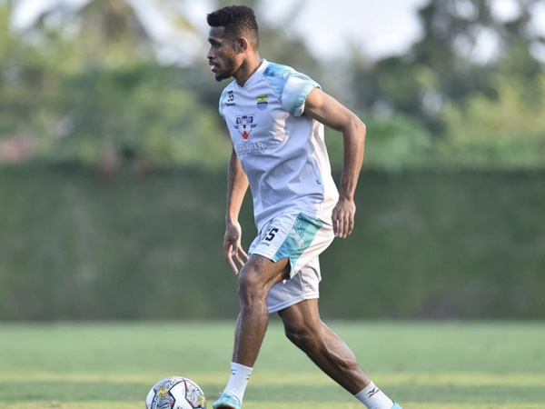 Ricky Kambuaya resmi bergabung dengan Dewa United FC