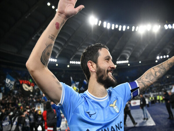 Luis Alberto dilaporkan sepakat memperpanjang kontraknya di Lazio hingga 30 Juni 2027 / via Getty Images