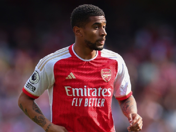 Reiss Nelson memperpanjang kontraknya di Arsenal