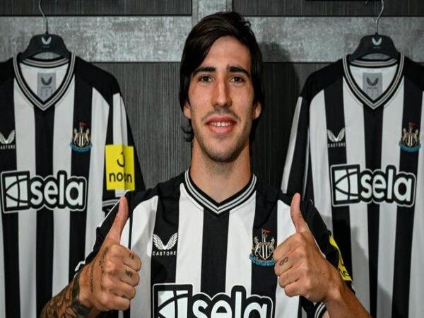Sandro Tonali menyebut keputusan meninggalkan AC Milan untuk pindah ke Newcastle musim panas ini adalah pilihan tersulit dalam kariernya / via NUFC Official