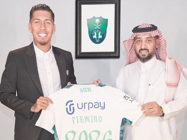 Pindah ke Arab Saudi, Roberto Firmino Langsung 'Diserbu' Penggemar