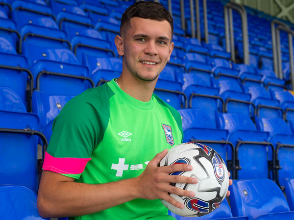 Ipswich Town Resmi Datangkan Cieran Slicker dari Manchester City