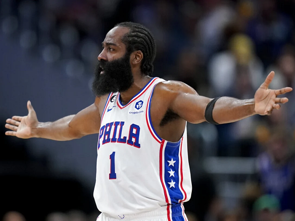 Philadelphia 76ers bingung ingin pertahankan James Harden atau tidak.