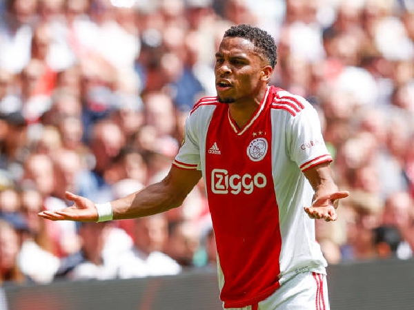 Jurrien Timber akan segera bergabung dengan Arsenal