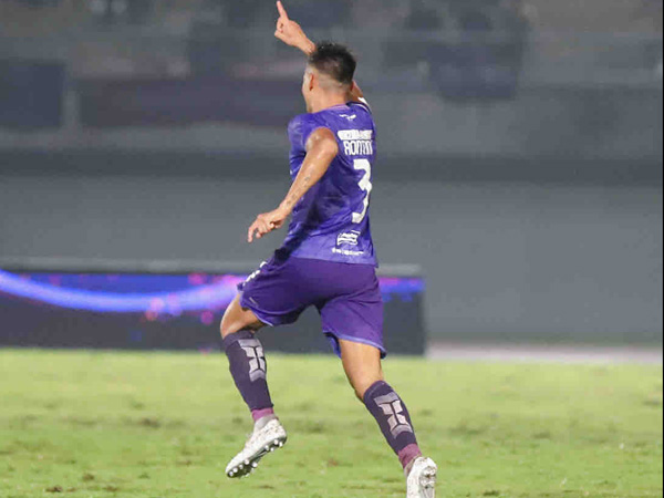 Bek timnas Filipina milik Persita Tangerang, Christian Rontini