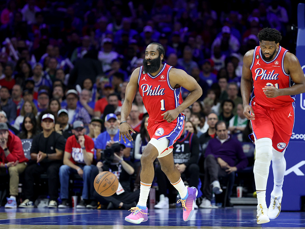 Joel Embiid belum mau berpisah dengan James Harden.