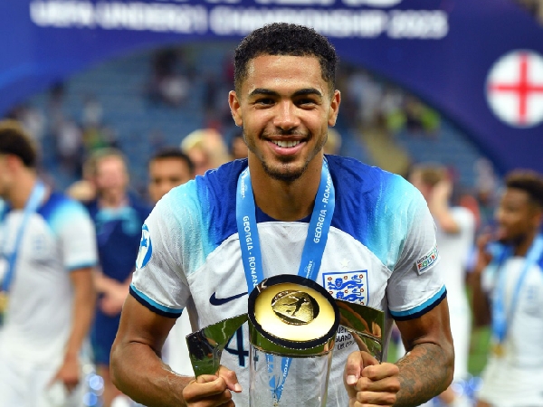 Bek Chelsea dan Inggris, Levi Colwill